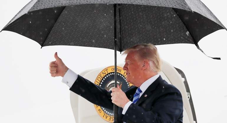 trump-paraguas-dedo-770x420.jpg