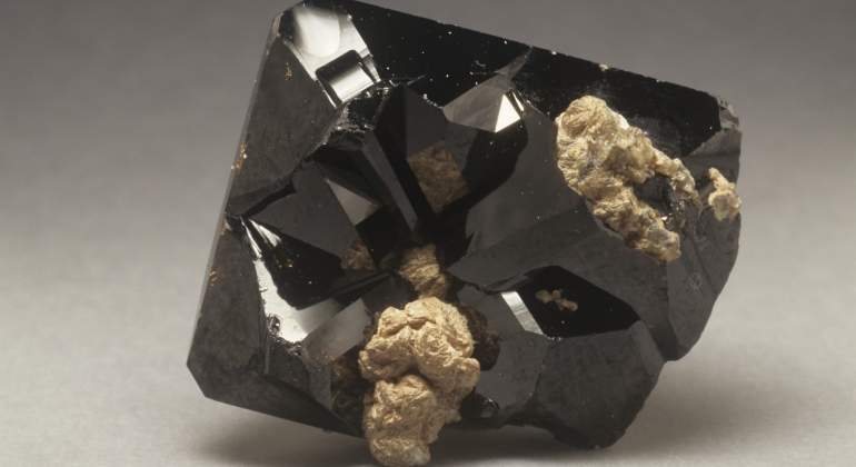 tantalita-mineral.jpg