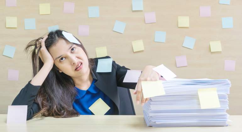 trabajo-exceso-tareas-postit-gestion-770-dreamstime.jpg