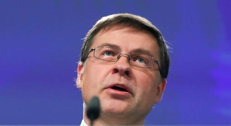 Dombrovskis-Valdis-reuters-fondoazul.jpg