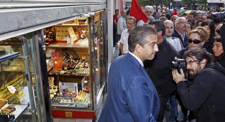 Propietario-de-un-negocio-cierra-su-comercio-ante-la-presion-de-un-piquete-informativo-en-una-huelga-EFE-770-x-420.jpg