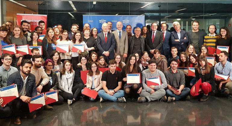 foto-de-familia-becarios-defini.jpg