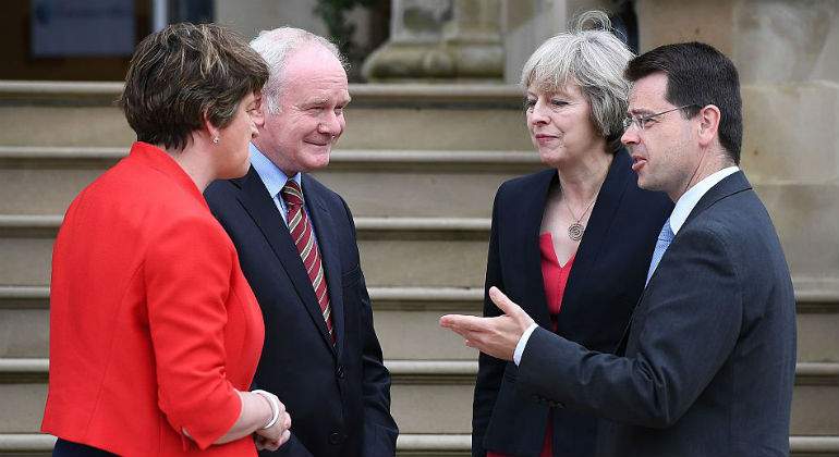 Theresa-may-visita-irlanda-norte.jpg