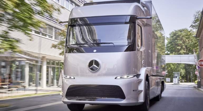 mercedes-urban-etruck-1.jpg
