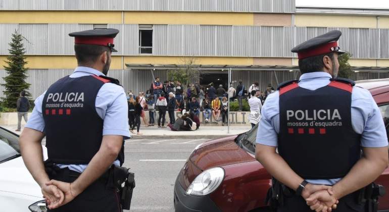 mossos-colegio-electoral-lleida-efe.jpg