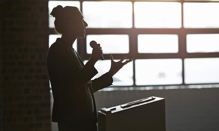 hablar-en-publico-habilidades-comunicacion-getty-770x420.jpg
