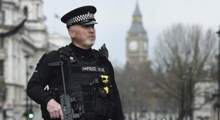 Londres-ataqueParlamento-policia-23marzo2017-EFE.jpg