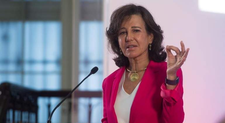 botin-ana-rosa-manos.jpg