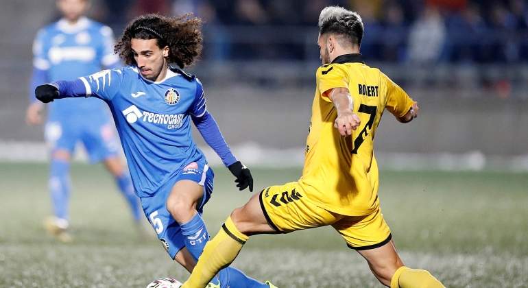 cucurella-badalona-efe.jpg