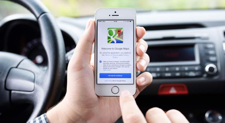 google-maps-coche-ayuda-aparcar-dreamstime.jpg
