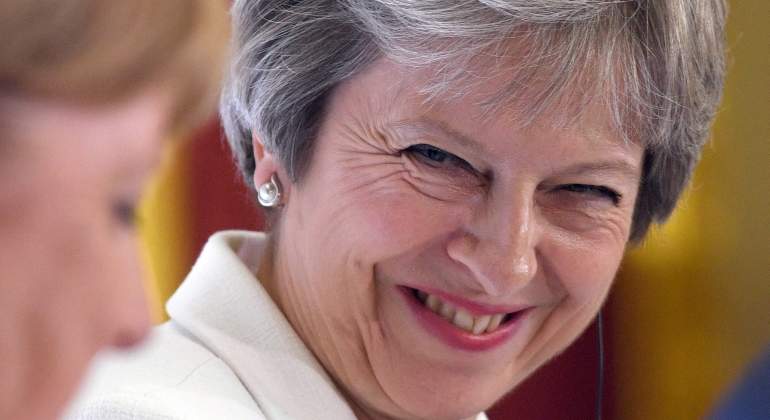 may-theresa-sonrie-efe.jpg