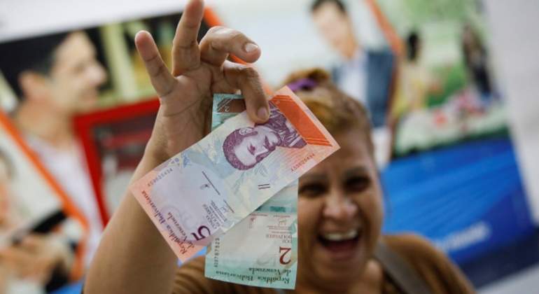 El nuevo bolívar de Venezuela ya se ha depreciado un 36% en apenas 24 horas