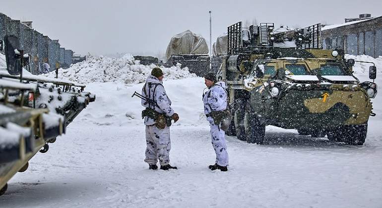 770-x-420-Militares-ucranianos-de-una-brigada-mecanizada-EFE.jpg