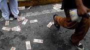 Los 9 dólares extras que mantienen al pueblo de Venezuela en la miseria