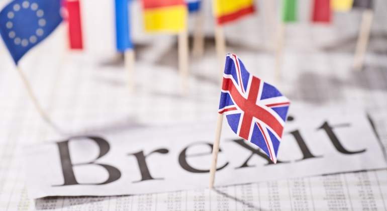 brexit-banderas-papeles-dreamstime.jpg