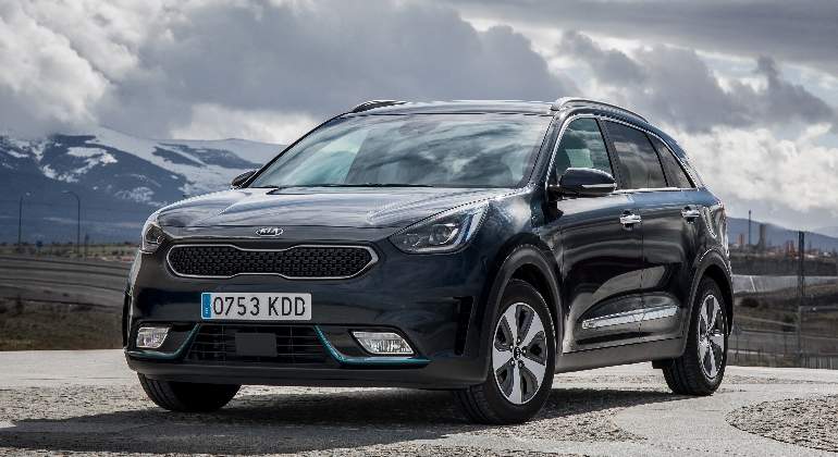 kia-niro-phev-2018-01.jpg