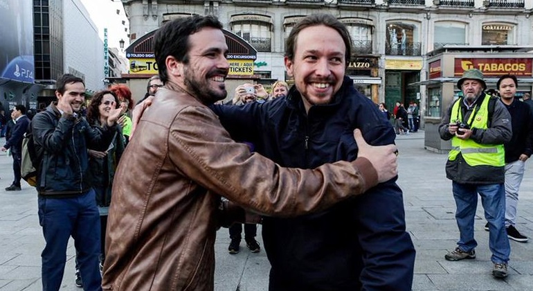 garzon-iglesias-abrazo-sol-9mayo-efe.jpg