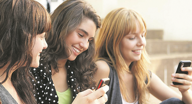 mujeres-telefono.png