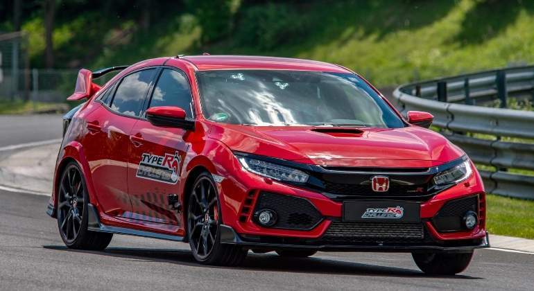 Honda-Civic-Type-R-record-2018-01.jpg