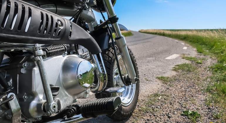 moto-carretera-dreamstime.jpg