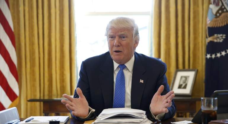 donald-trump-despacho-oval-febrero2017-reuters.jpg
