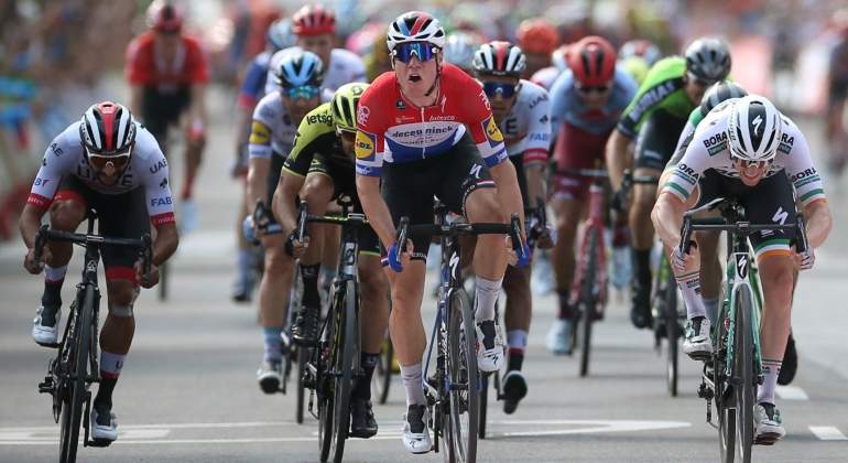 jakobsen-photo-finish-vuelta-etapa-4-efe.jpg