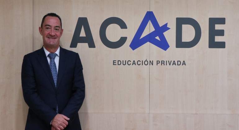 Juan-Santiago-Presidente-de-ACADE--Plano-medio-Horizontal-1-1.jpg
