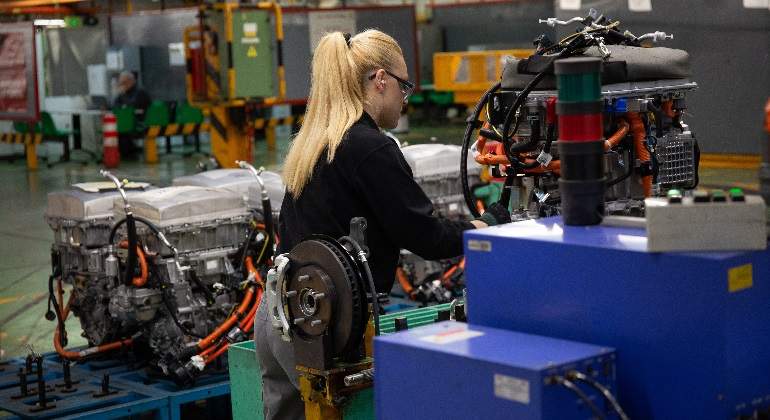 trabajadora-nissan-planta-barcelona-ep-getty-770x420.jpg