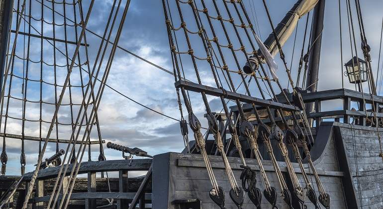 Parte-de-un-antiguo-barco-en-tonos-oscuros-iStock.jpg