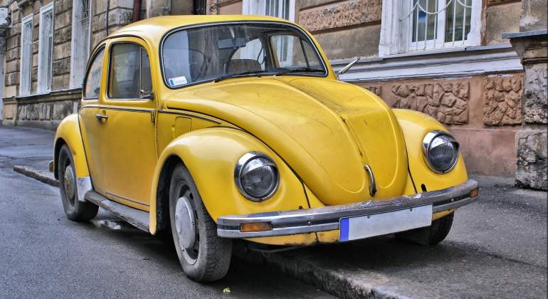coche-clasico-amarillo-matricula-dreamstime.jpg