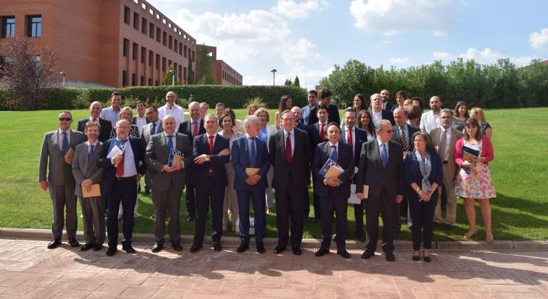Foto de familia de las ayudas a la investigacin de Santander UAX