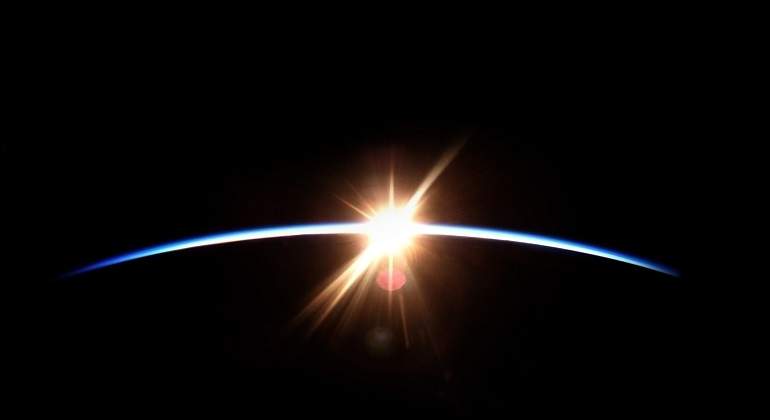 Reflejo-del-sol-desde-el-espacio-iStock.jpg