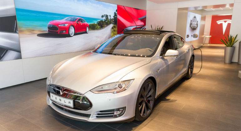tesla-concesionario-alamy.jpg