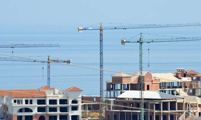 gruas-vivienda-playa.jpg