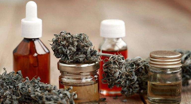 Aceites-derivados-del-cannabis-medicamentos.jpg