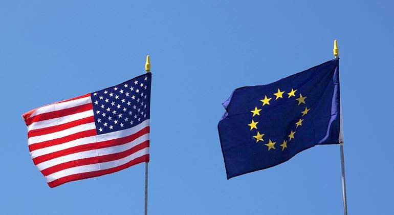 eeuu-ue-banderas-770-istock.jpg