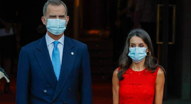 reyes-felipe-letizia-cinturon-pandemia-770.jpg