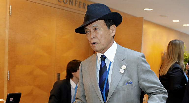 Taro-Aso.jpg