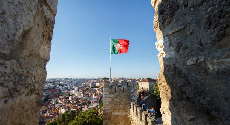 bandera-portugal-castillo.jpg