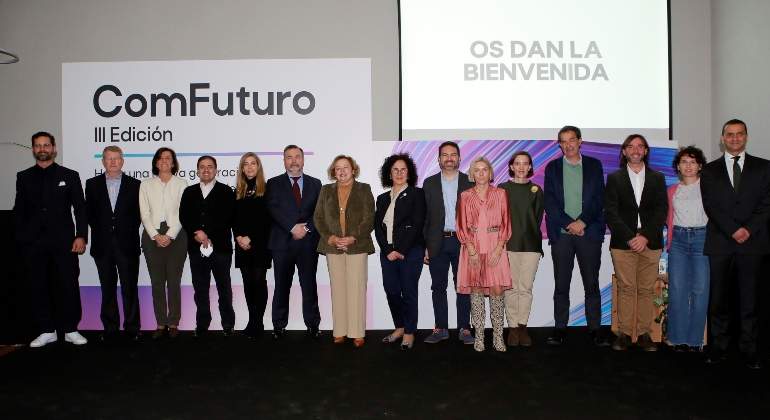 Foto-de-grupo-de-la-presentacion-de-la-III-edicion-de-ComFuturo-1.jpg