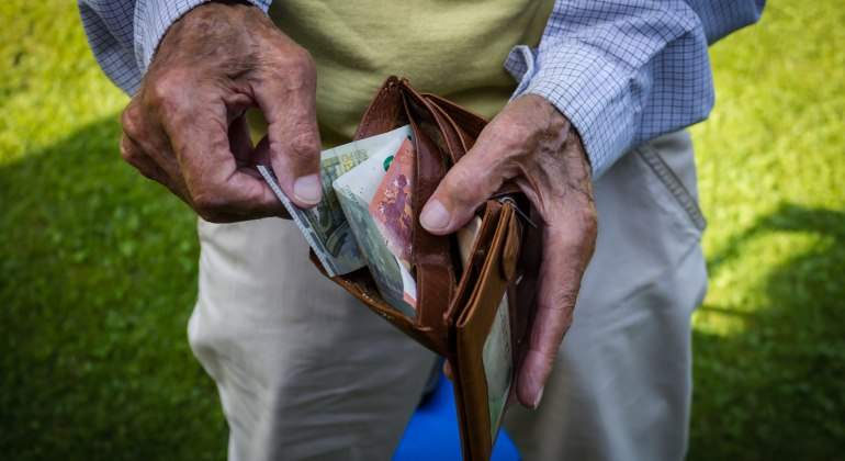 jubilado-cartera-billetes-dreamstime.jpg