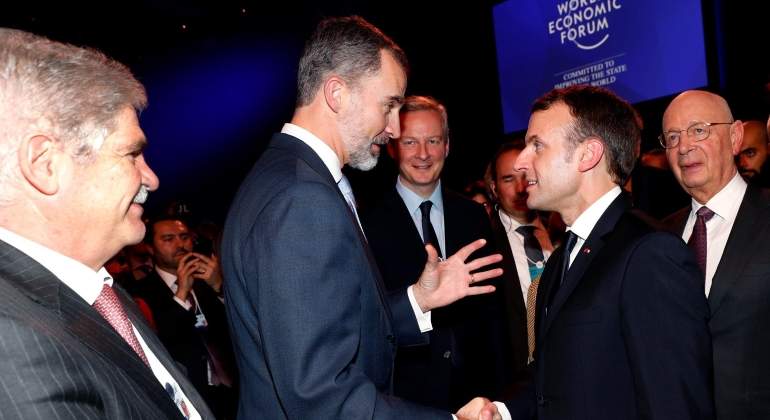 dastis-rey-macron-efe.jpg