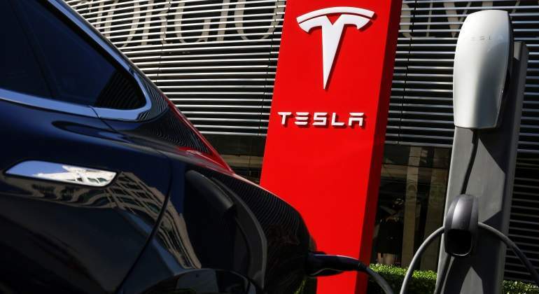Tesla-reuters-770.jpg