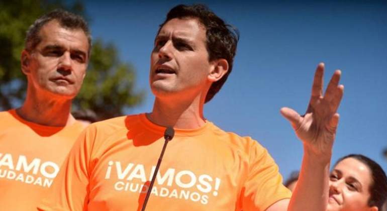 rivera-canto-arrimadas-efe.jpg