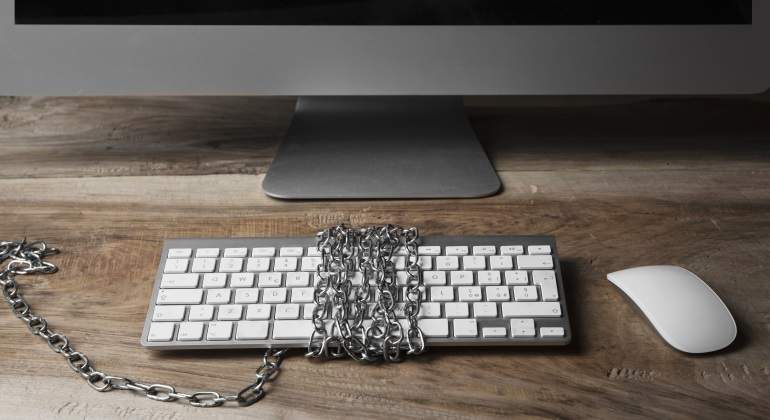 censura-ordenador-cadenas.jpg