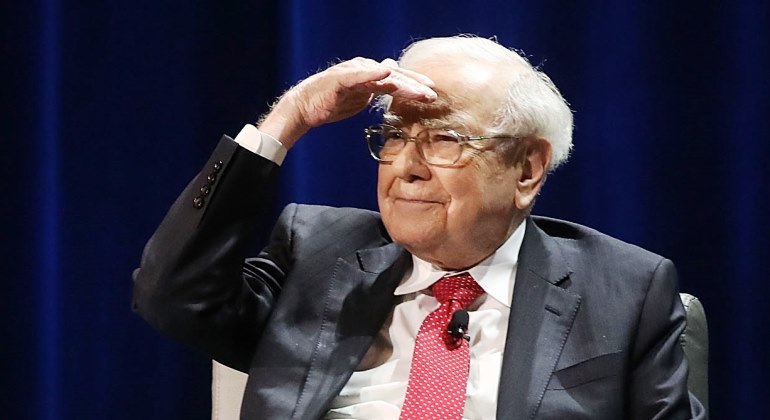 Warren-Buffett-Mano-Getty.jpg