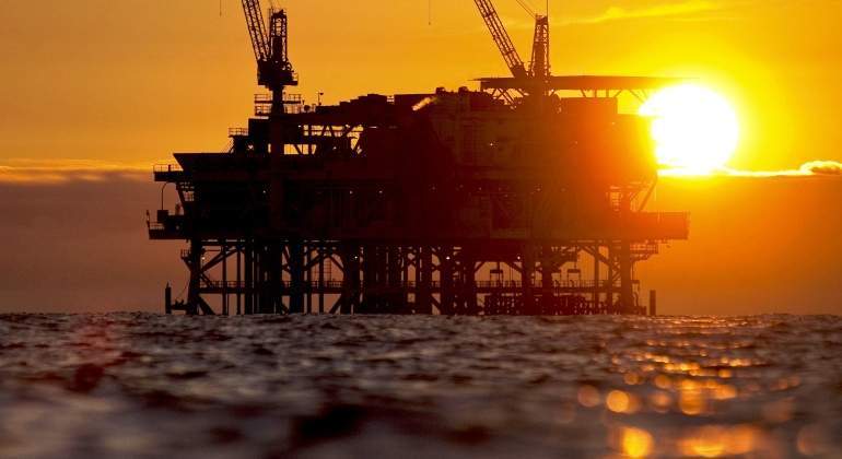 plataforma-petroleo-mar-bloomberg.jpg