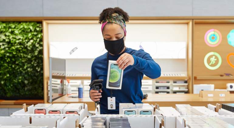 apple-empleado-2.jpg
