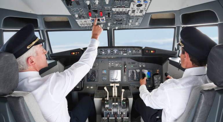 piloto-avion-jubilacion.jpg