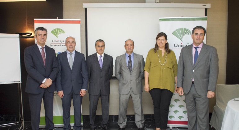 unicaja-personas-pie.jpg